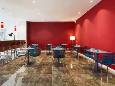 Hôtel Kyriad Marseille Blancarde Timone .jpg