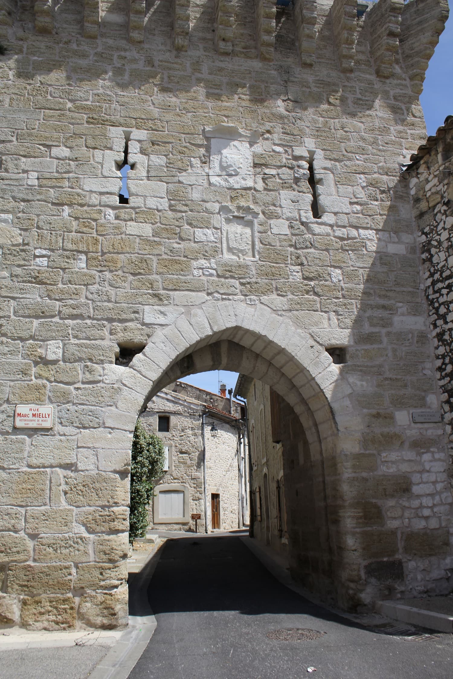 Remparts et portes médiévales