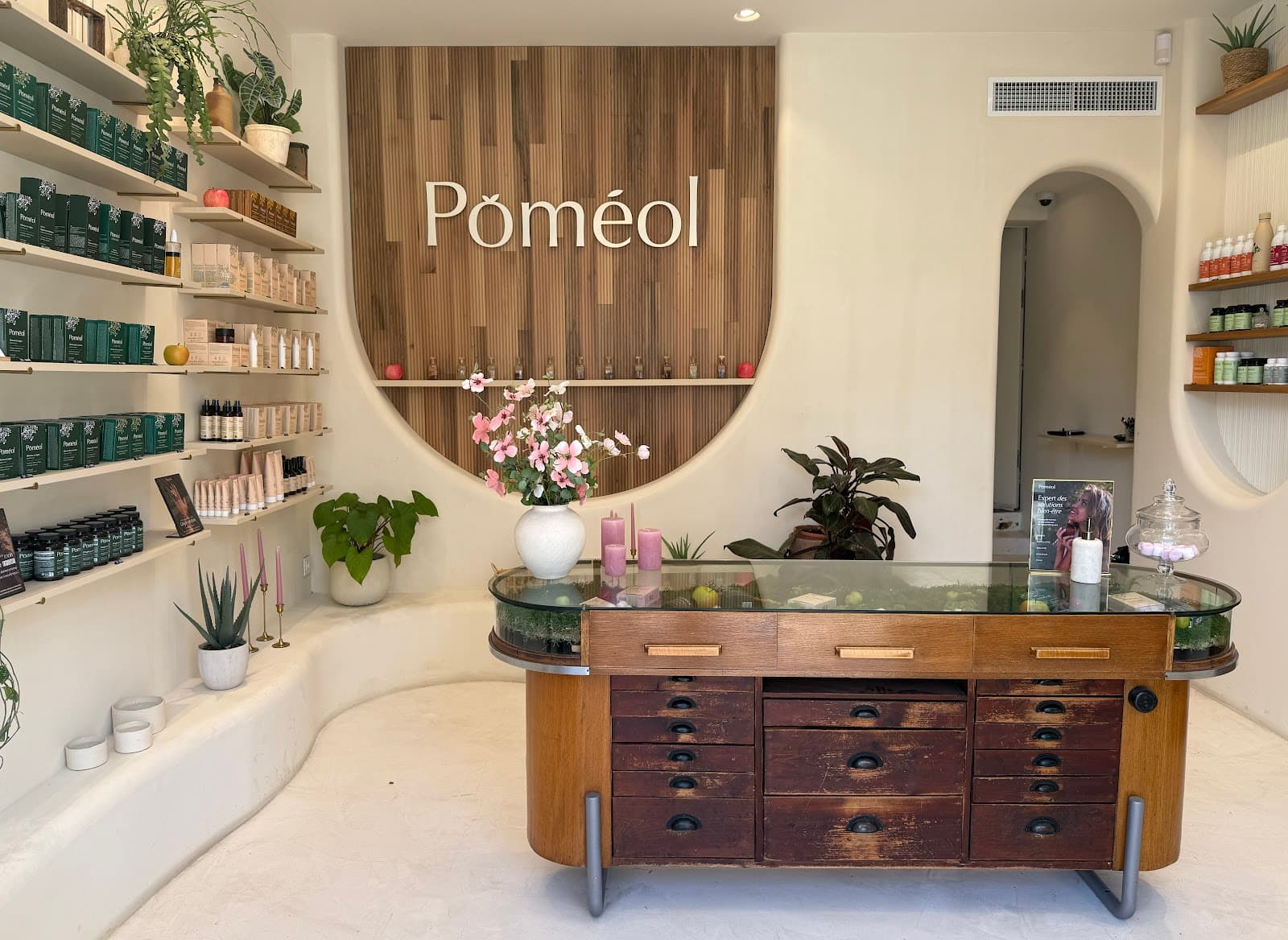 L'intérieur de la boutique Poméol