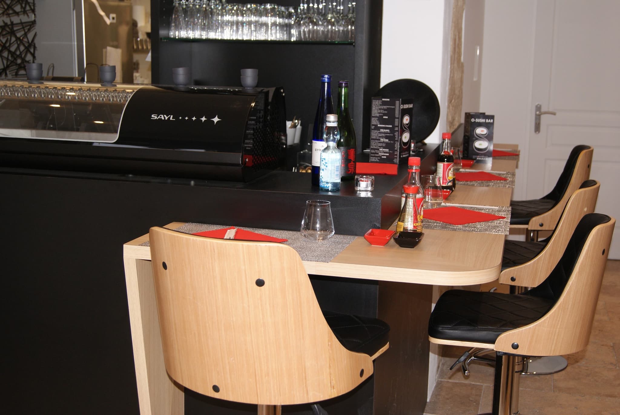 O_sushi_bar_table