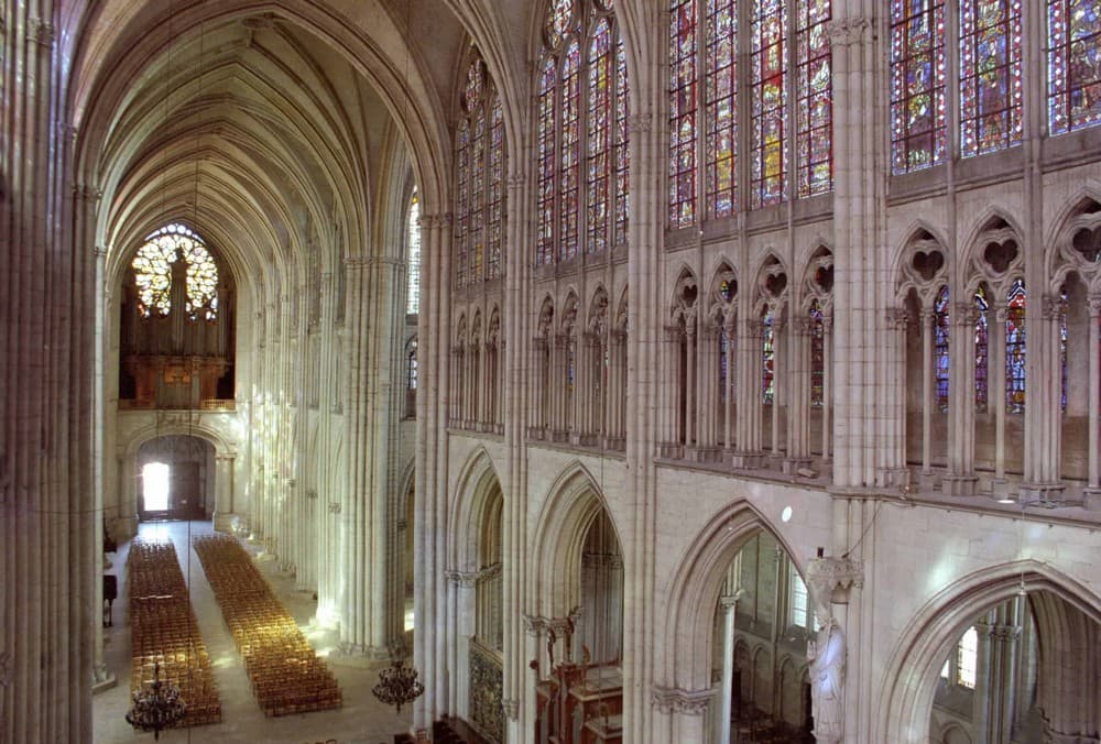 cathédrale grande nef D le Nevé OT Troyes.jpg