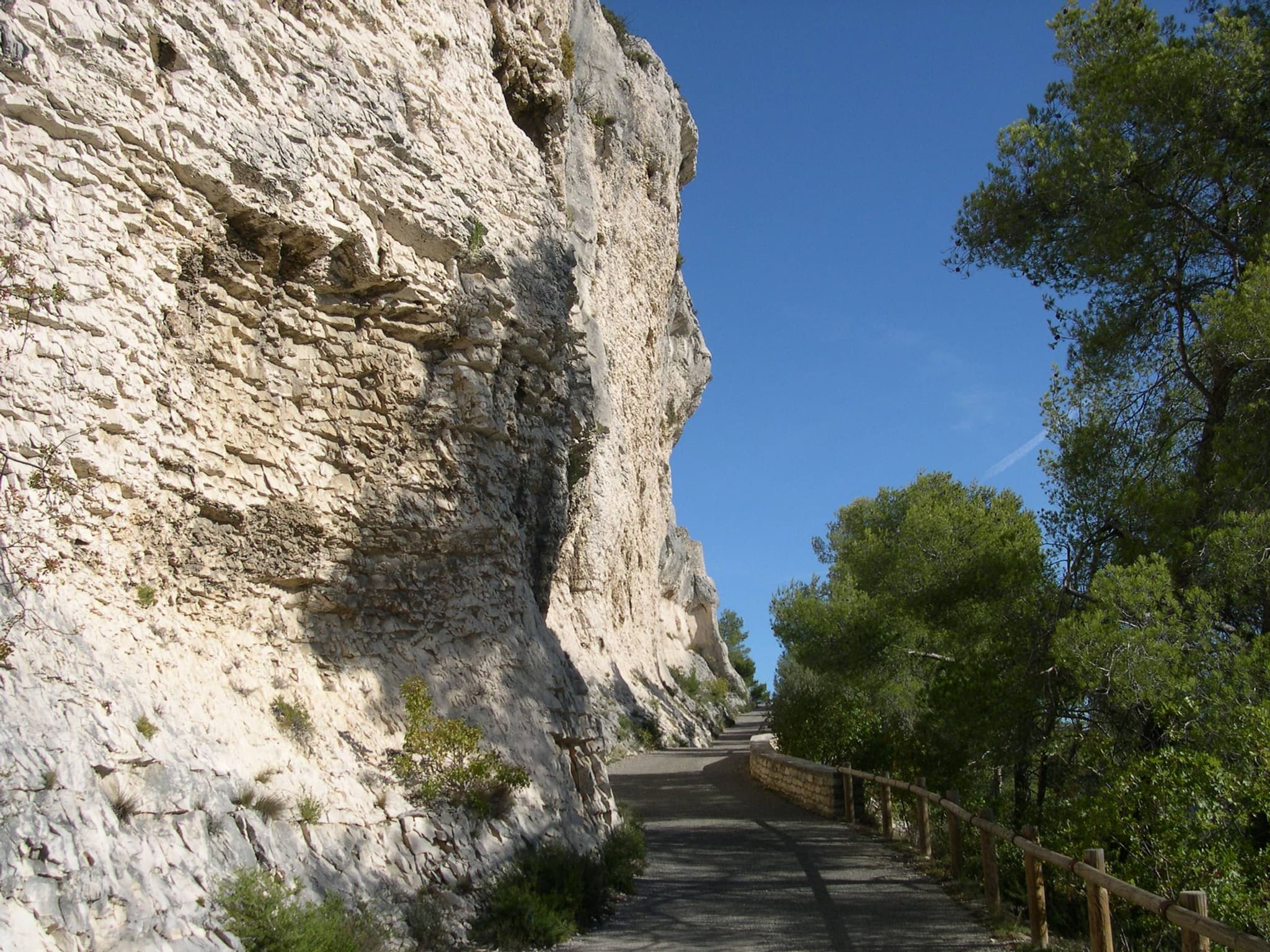 ORGON - Le sentier de la Pierre