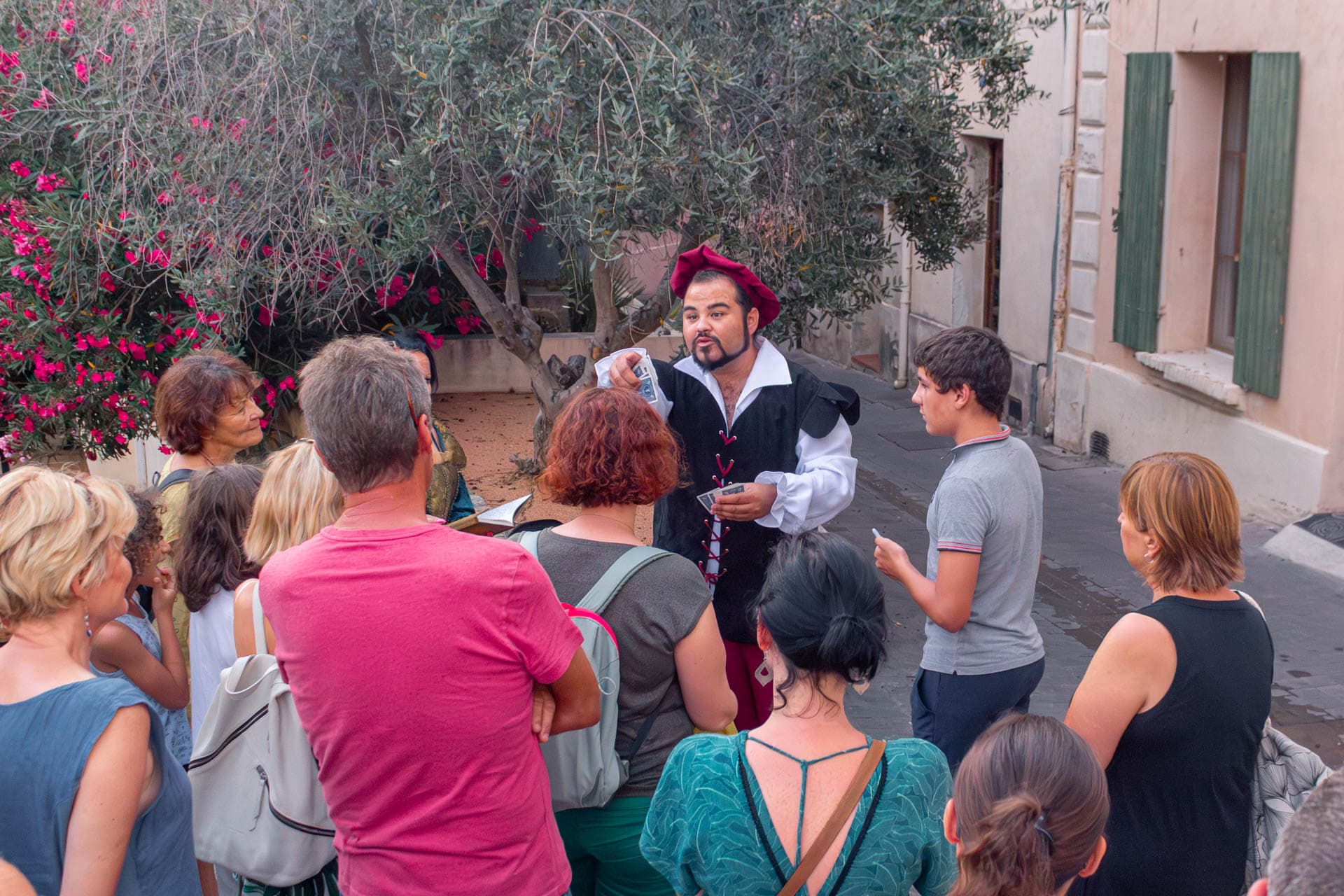 Les étranges visites : Magie dans le centre historique_Istres
