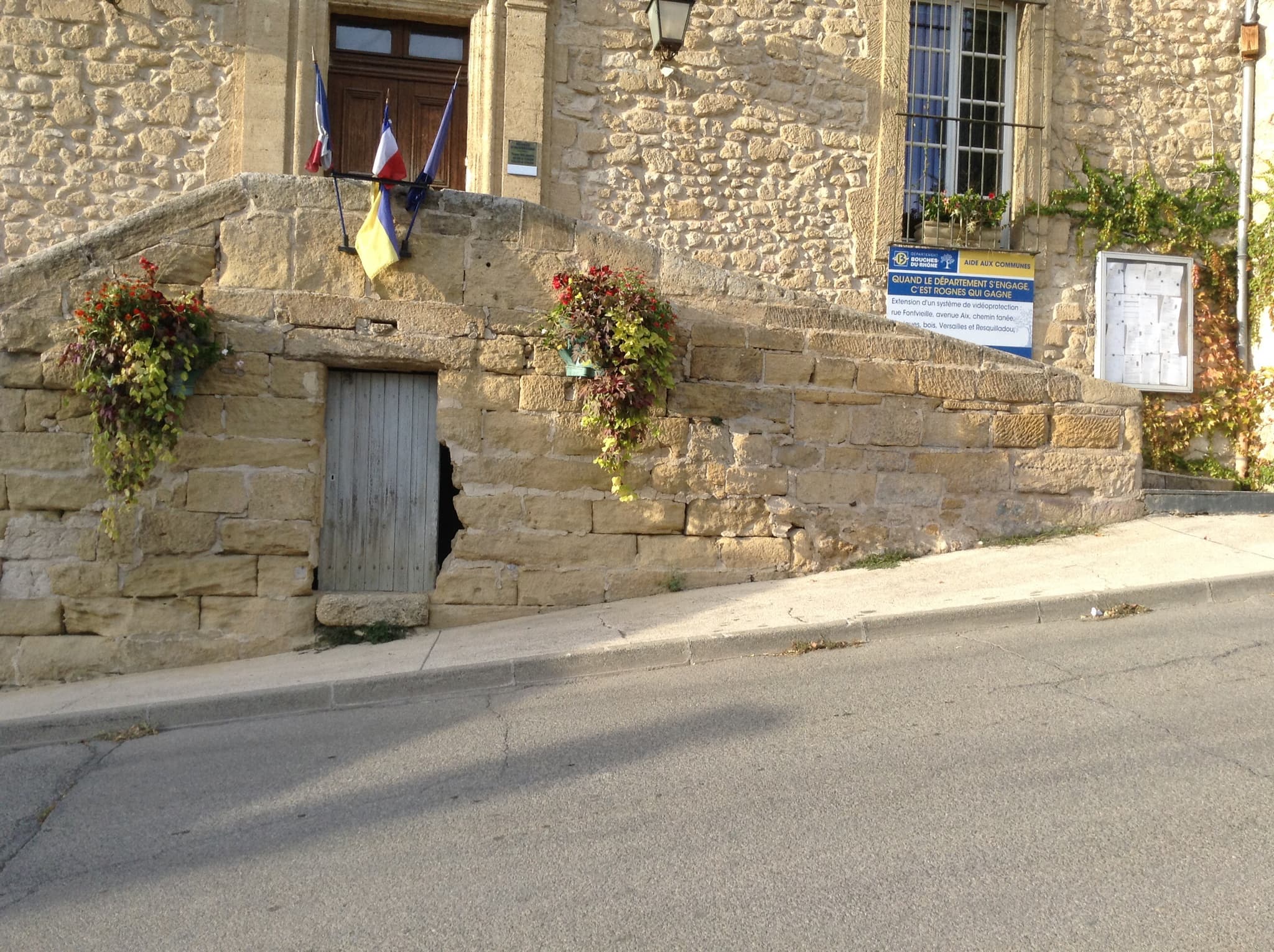 Mur d'échiffre avant restauration