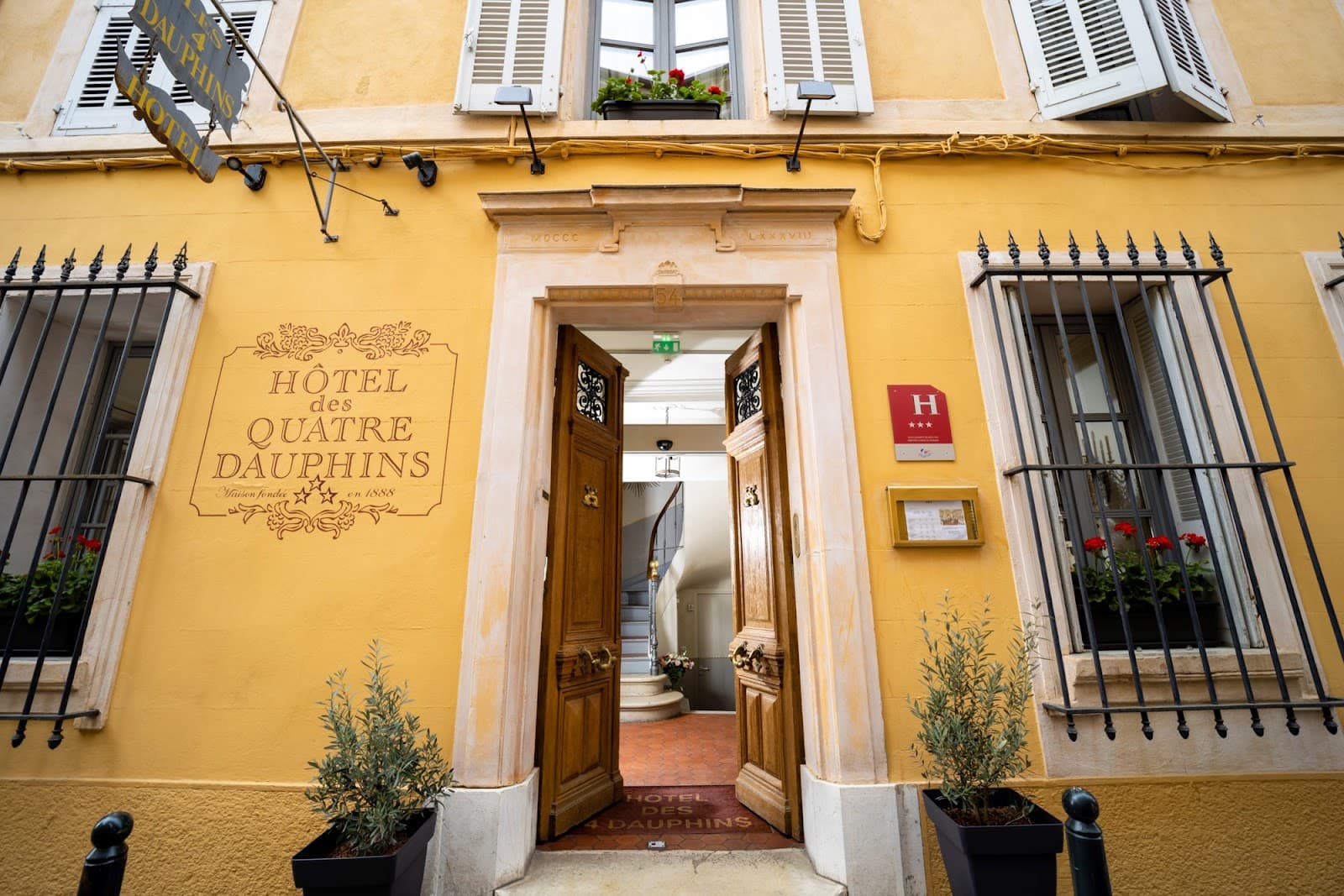 Hôtel des Quatre Dauphins