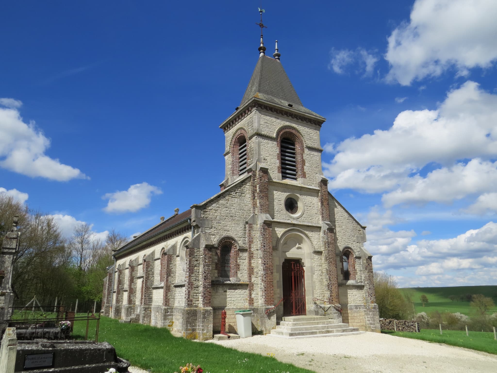 Eglise de Machy.JPG