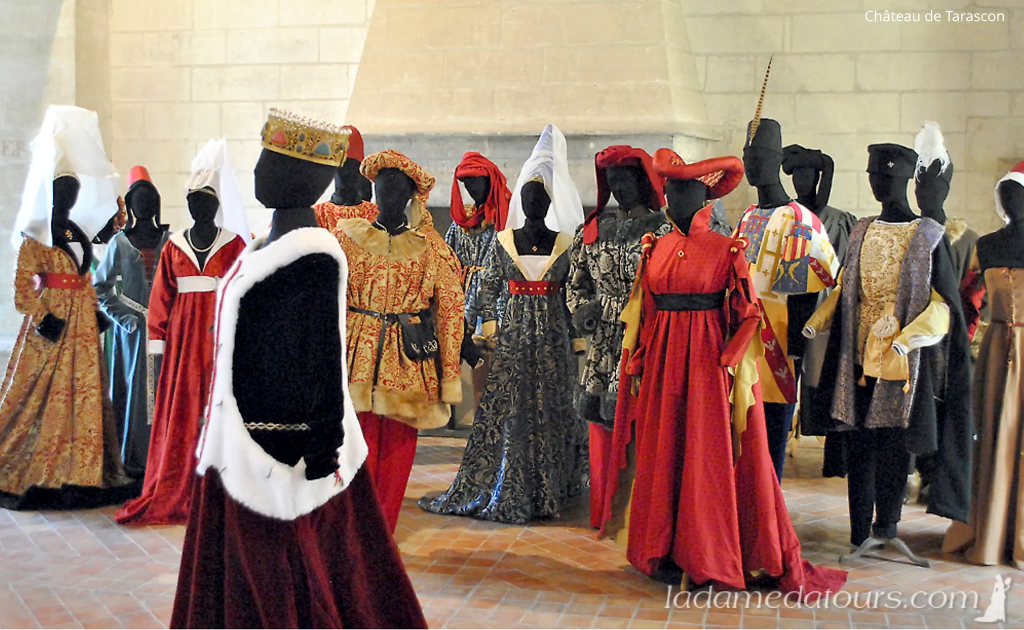 Exposition "La mode au Moyen Âge, élégance et prestige à la cour du roi René »._Tarascon