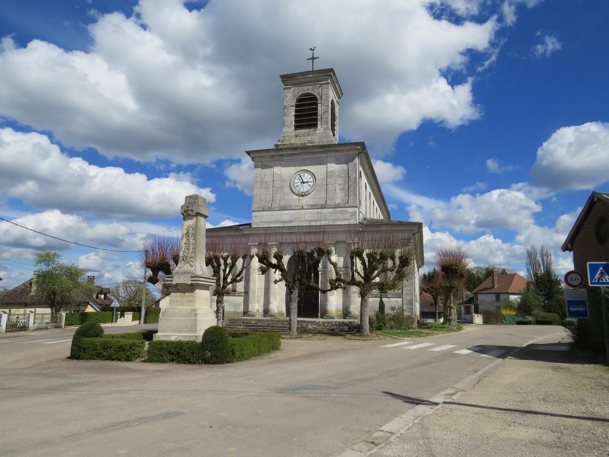 Eglise de Machy.JPG