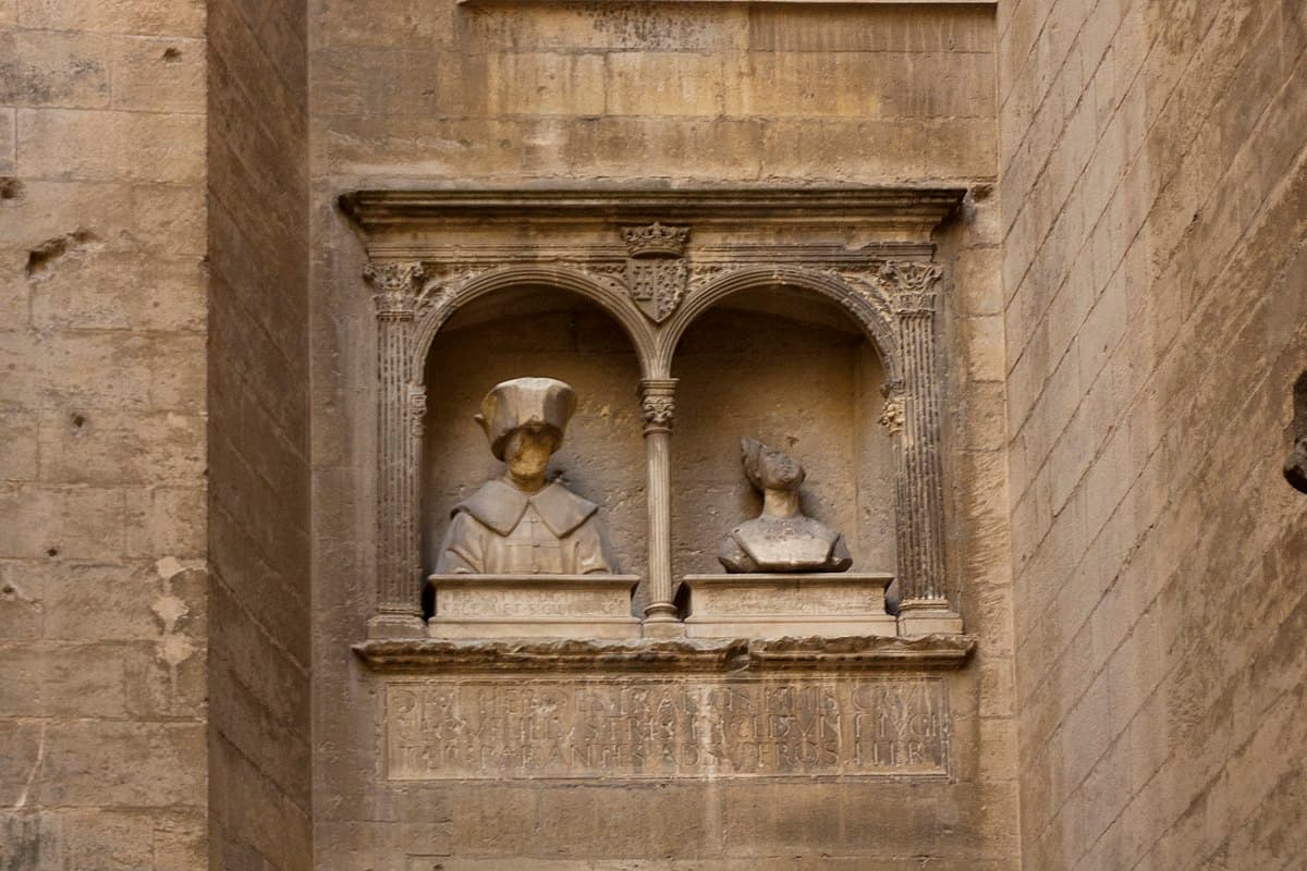 Exposition "La mode au Moyen Âge, élégance et prestige à la cour du roi René »._Tarascon