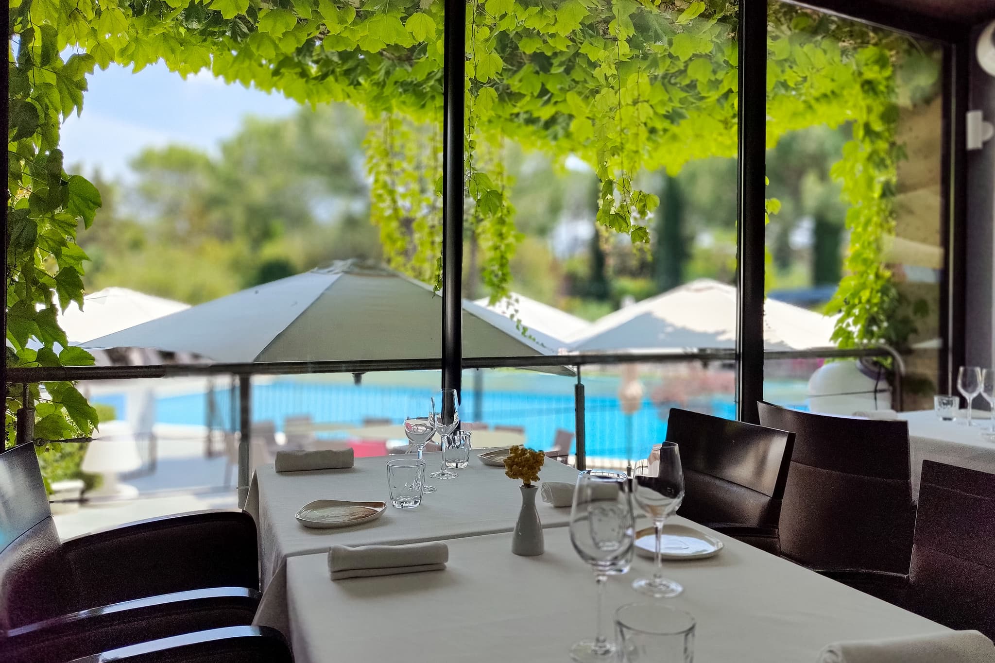 Vue table restaurant véranda