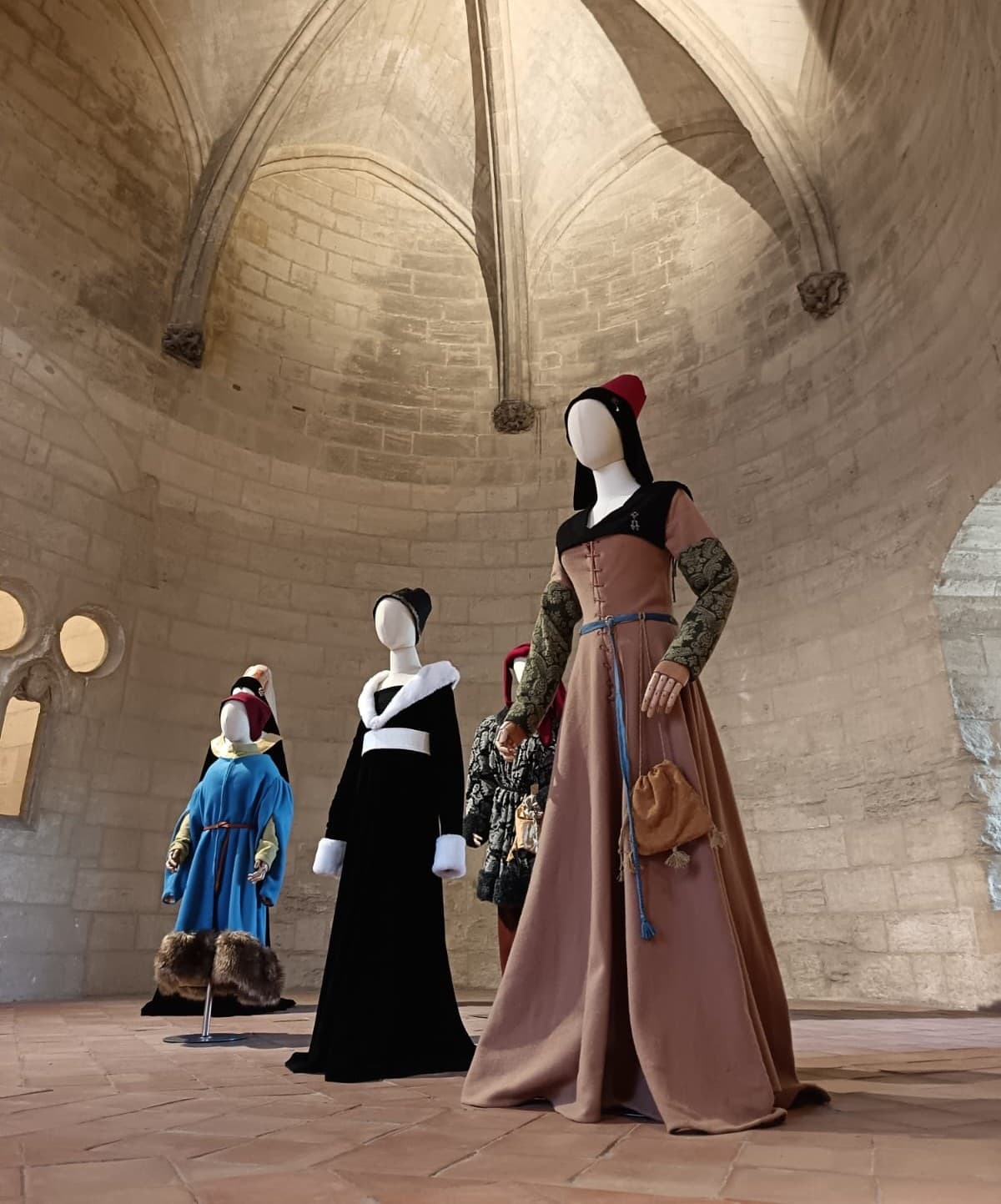 Exposition "La mode au Moyen Âge, élégance et prestige à la cour du roi René »._Tarascon