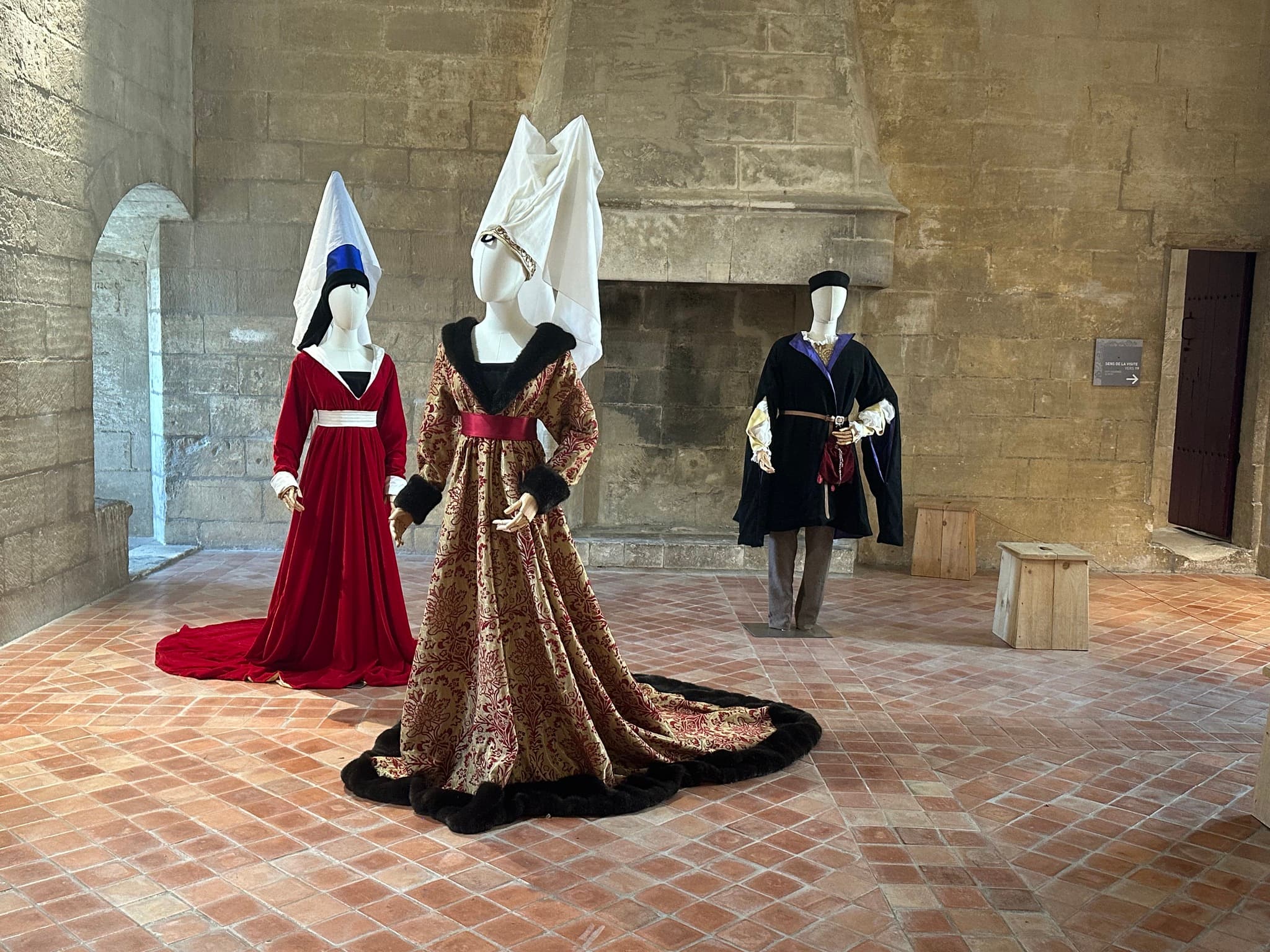 Exposition "La mode au Moyen Âge, élégance et prestige à la cour du roi René »._Tarascon