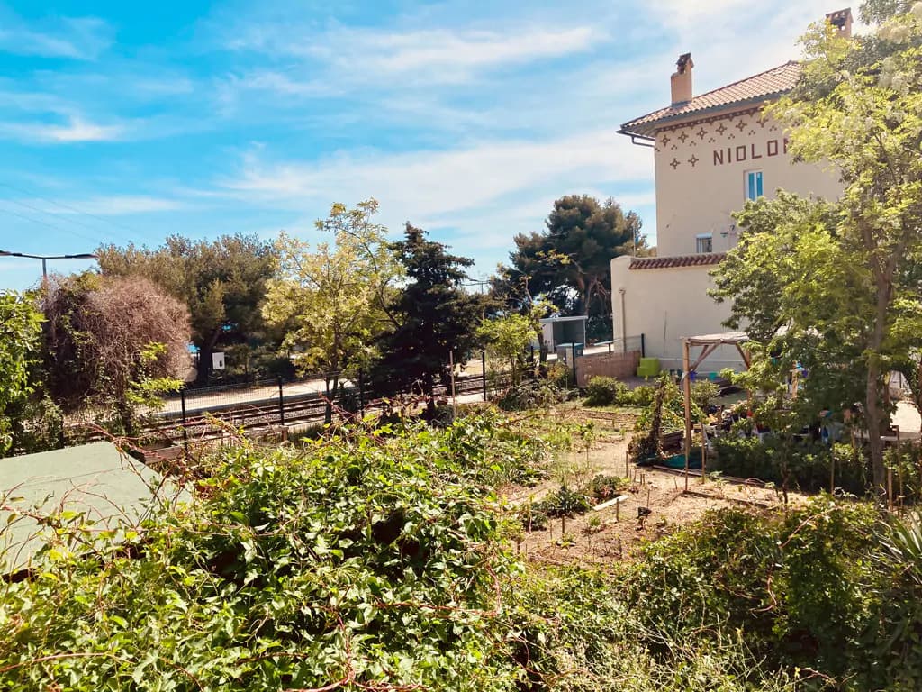 Gare de Niolon et Jardin