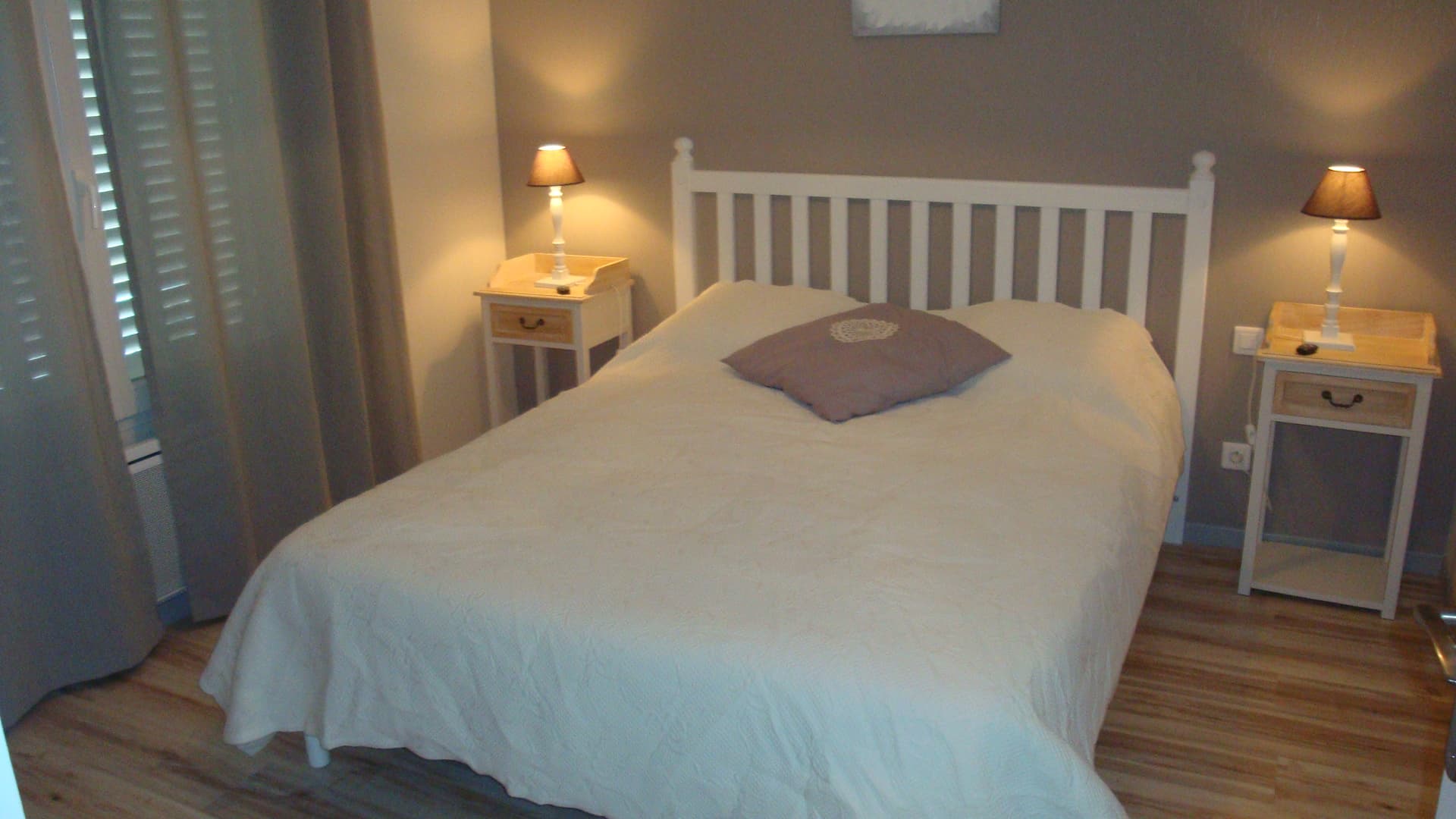 Chambre avec lit 160x200 électrique