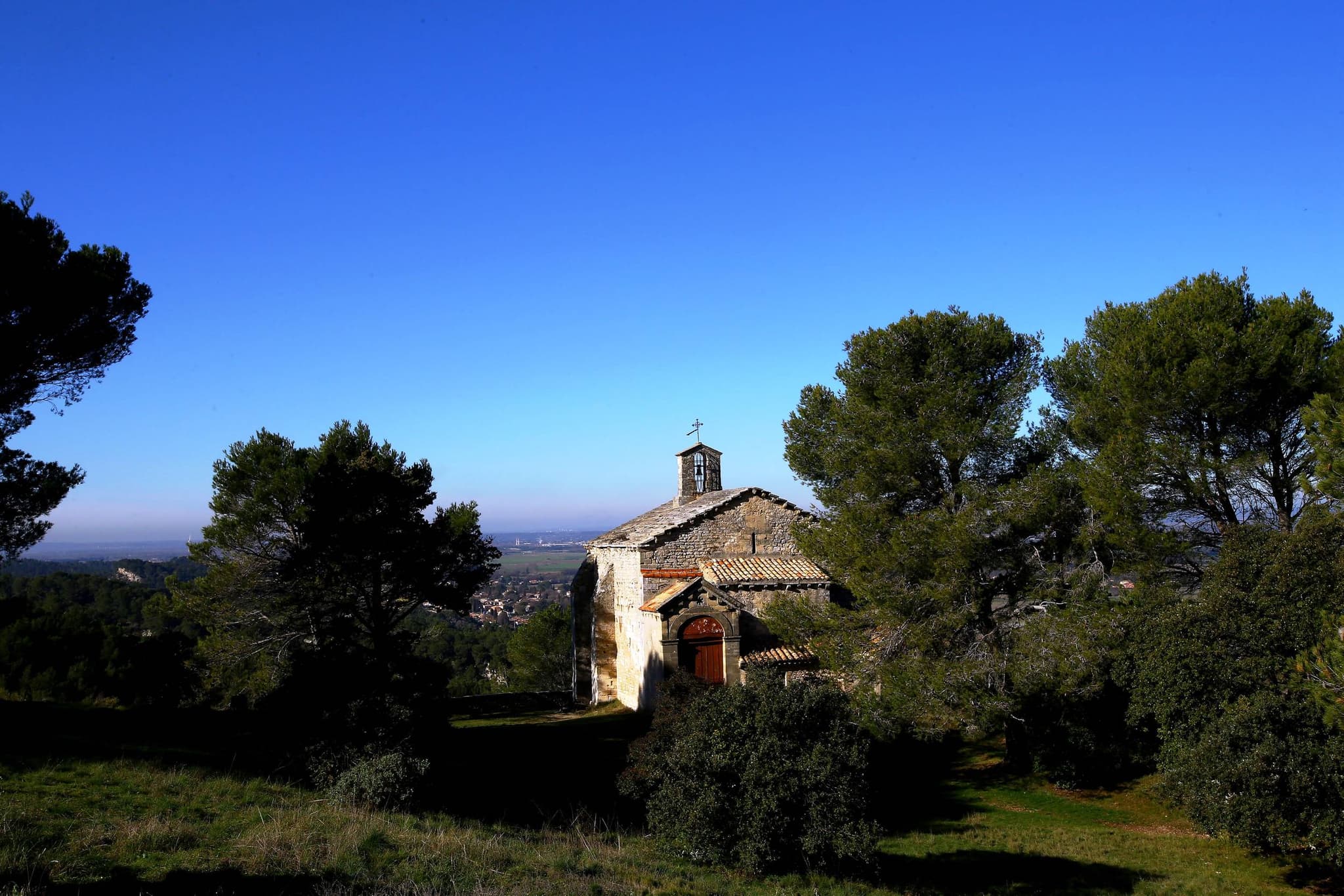 SAINT-ÉTIENNE-DU-GRÈS - De la cabane du Garde à Notre-Dame du Château