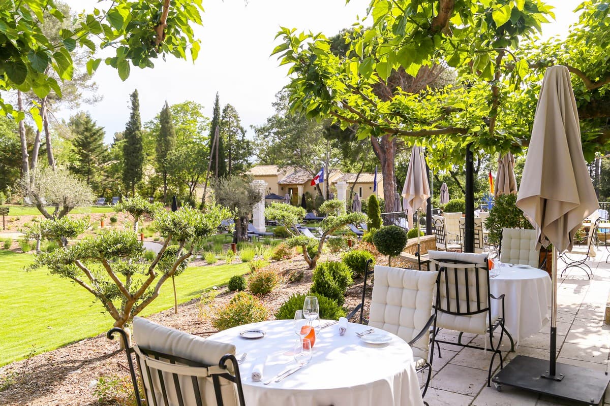 Restaurant de Valrugues terrasse restaurant