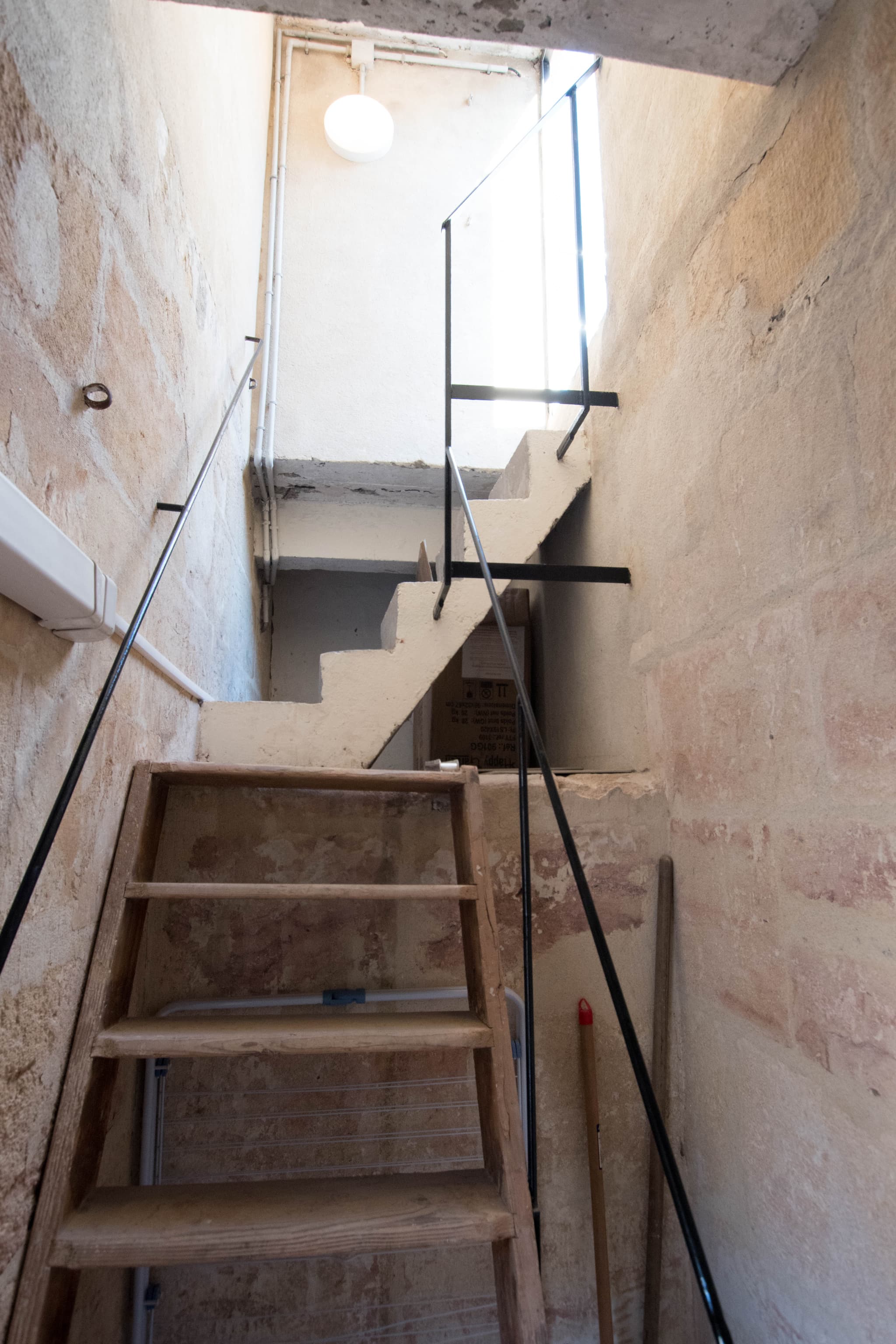 Escalier menant à la terrasse