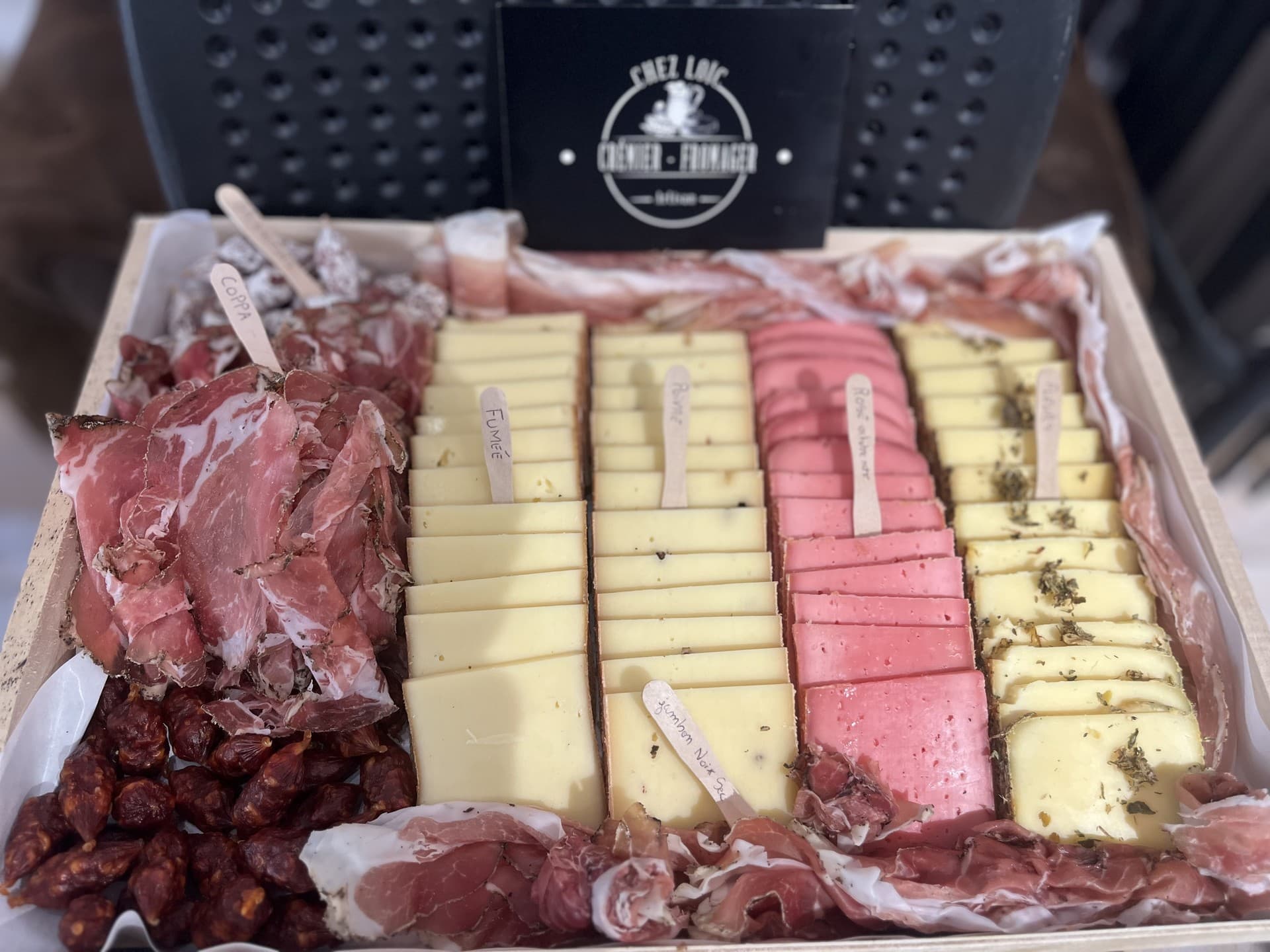Fromager crémier Chez Loïc Fromagerie à Mouriès Plateau mixte fromages charcuterie