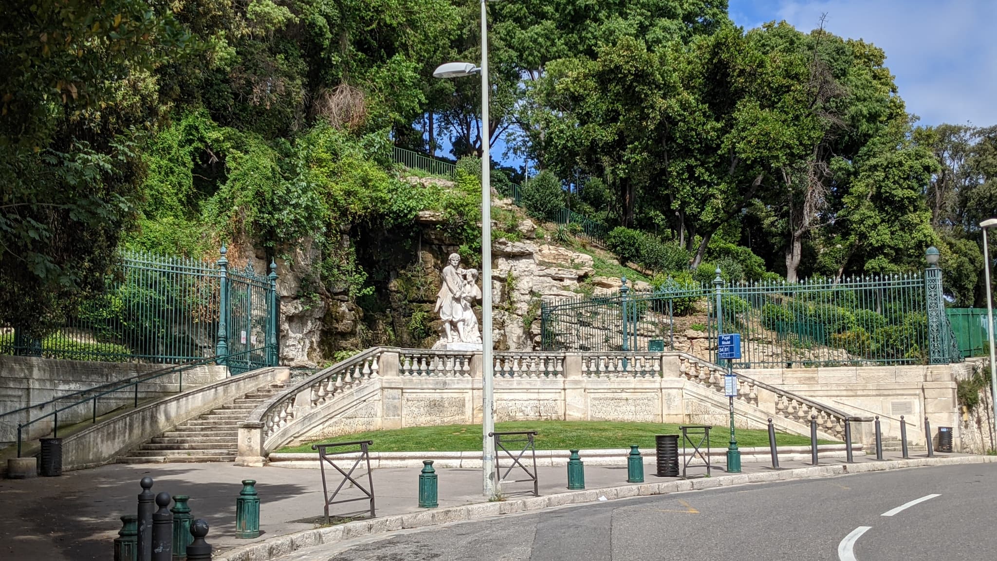 entrée jardin de la colline Puget