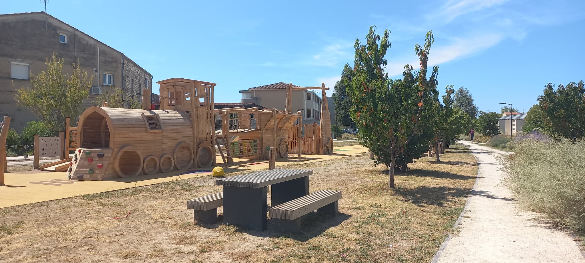 Aire de jeux devant la Rotonde