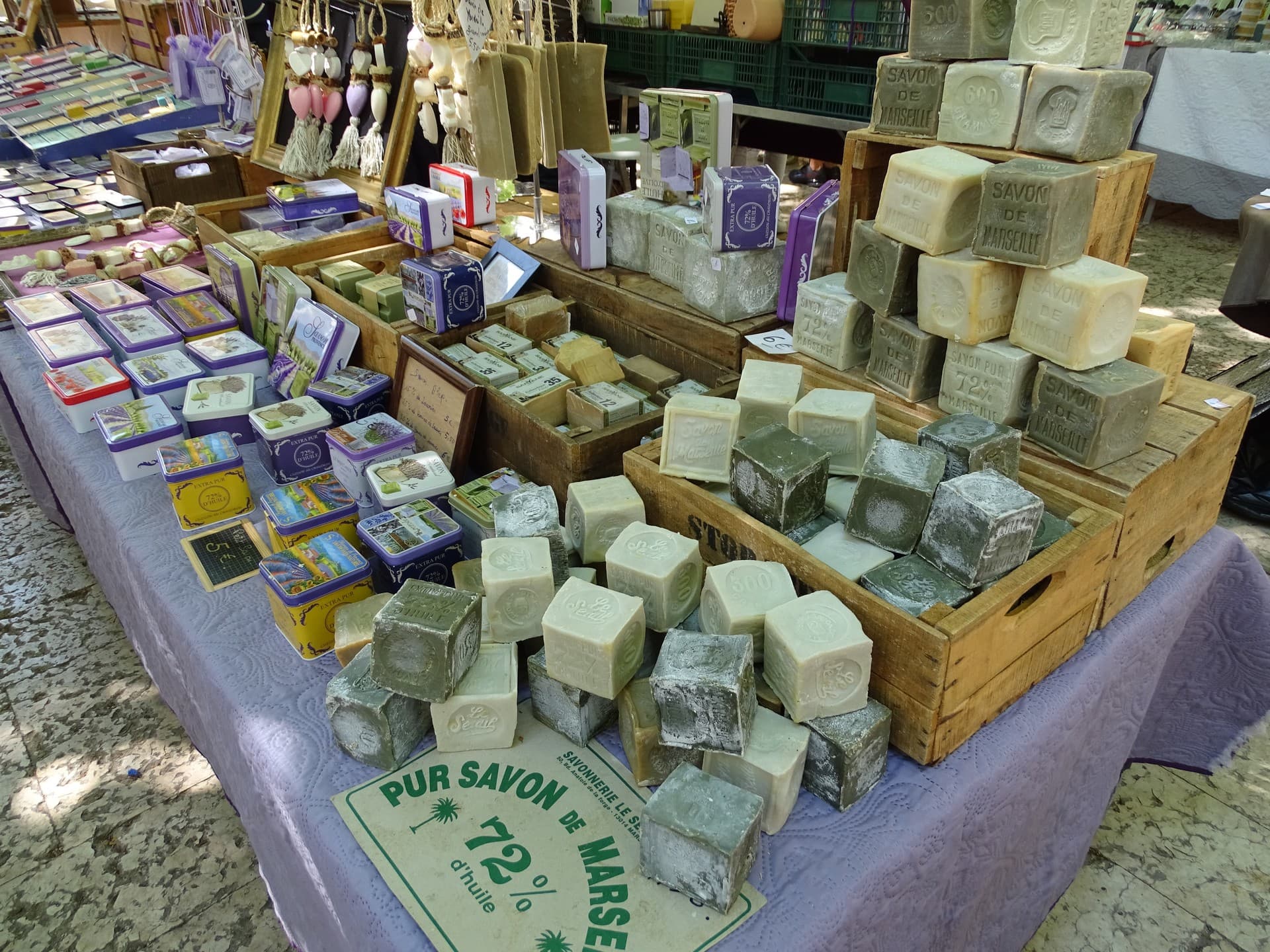 Marche_saint_remy_savons_de_marseille