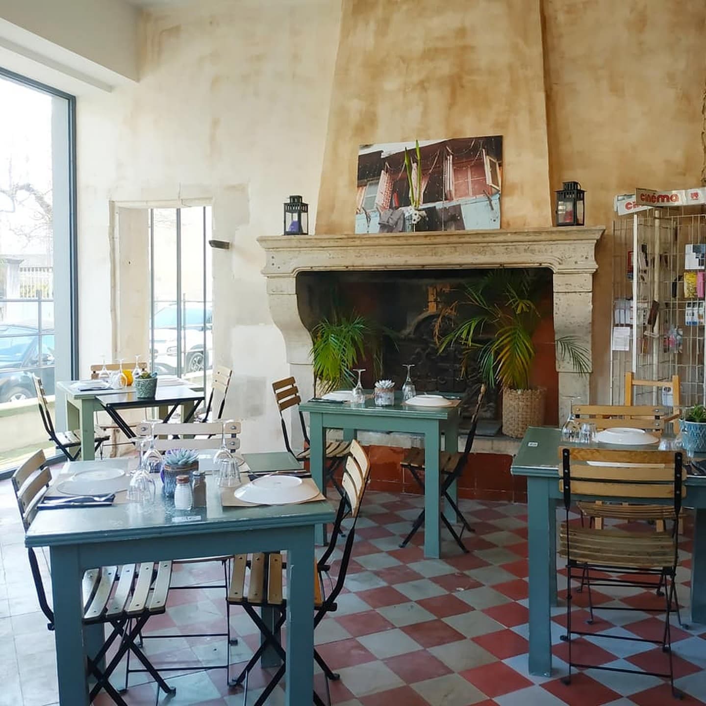 Bistrot_les_pieds_dans_leau_cheminee
