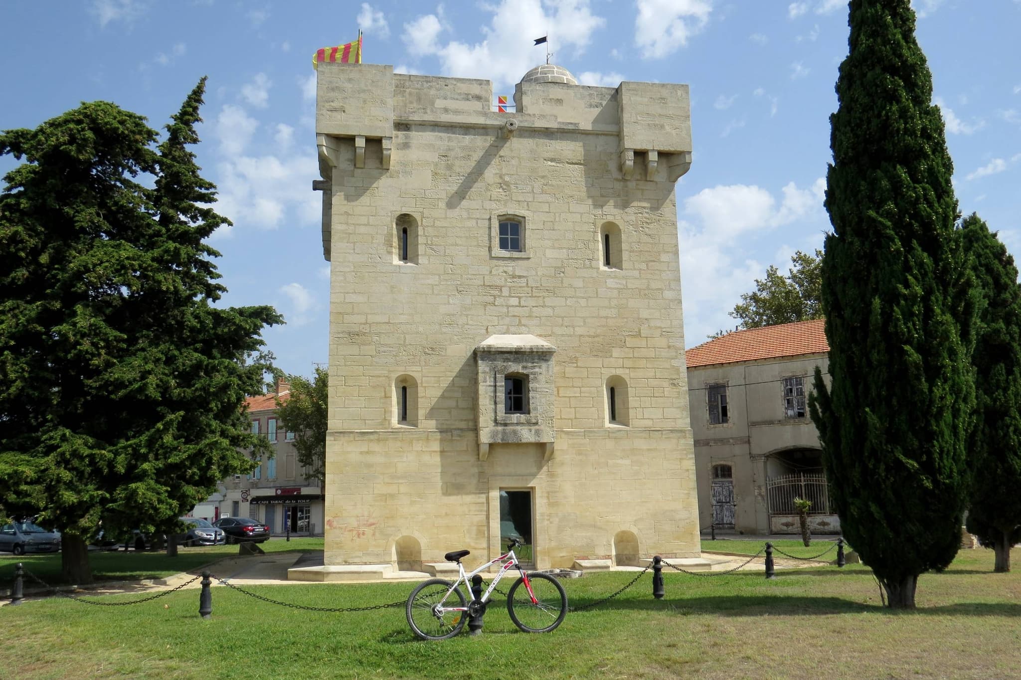 PORT-SAINT-LOUIS-DU-RHÔNE - La ville entourée d'eau à vélo