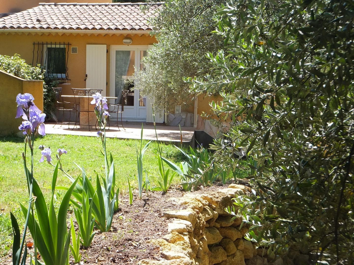 Le Clos Des Oliviers et la Tour