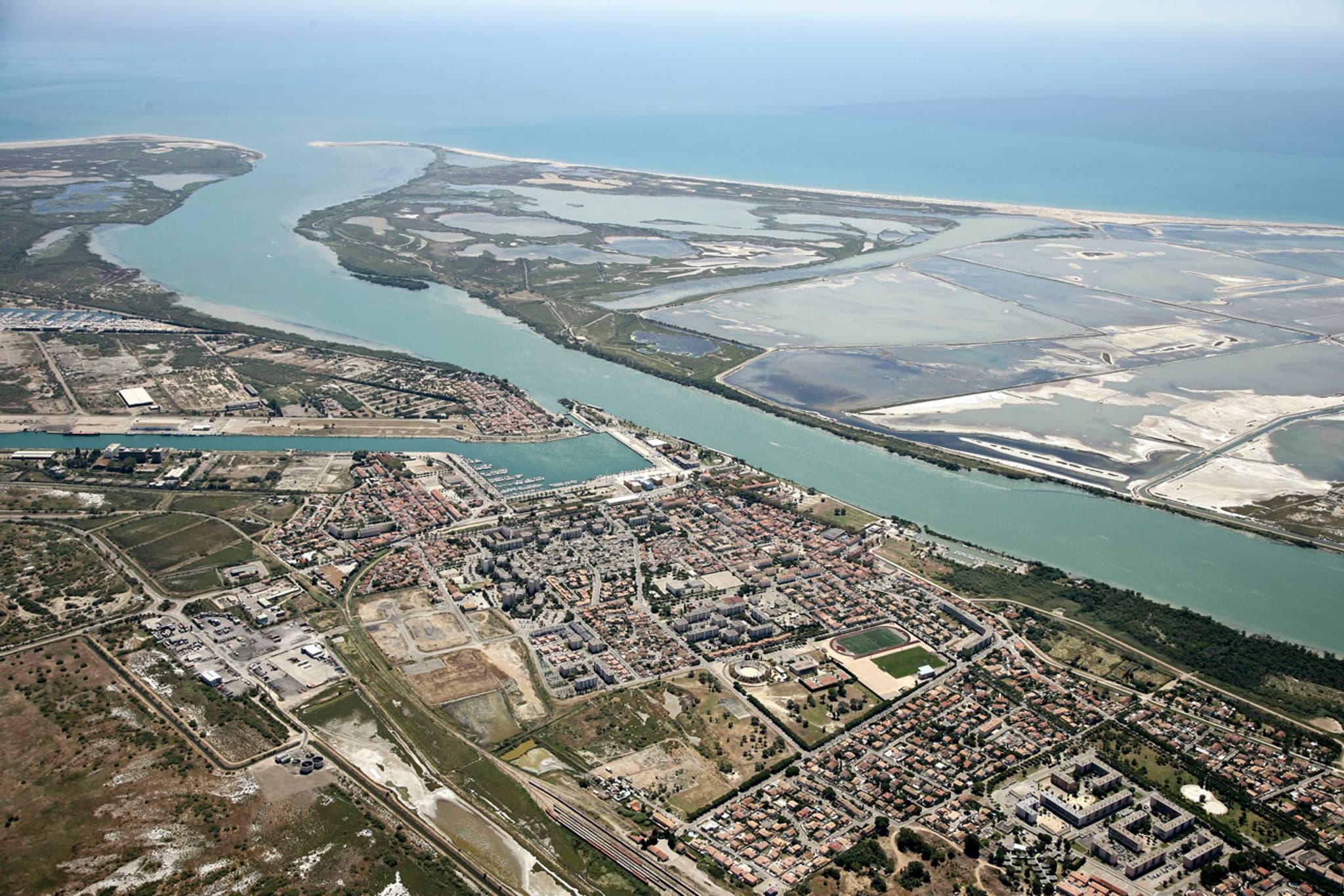 PORT-SAINT-LOUIS-DU-RHÔNE - La ville entourée d'eau à vélo
