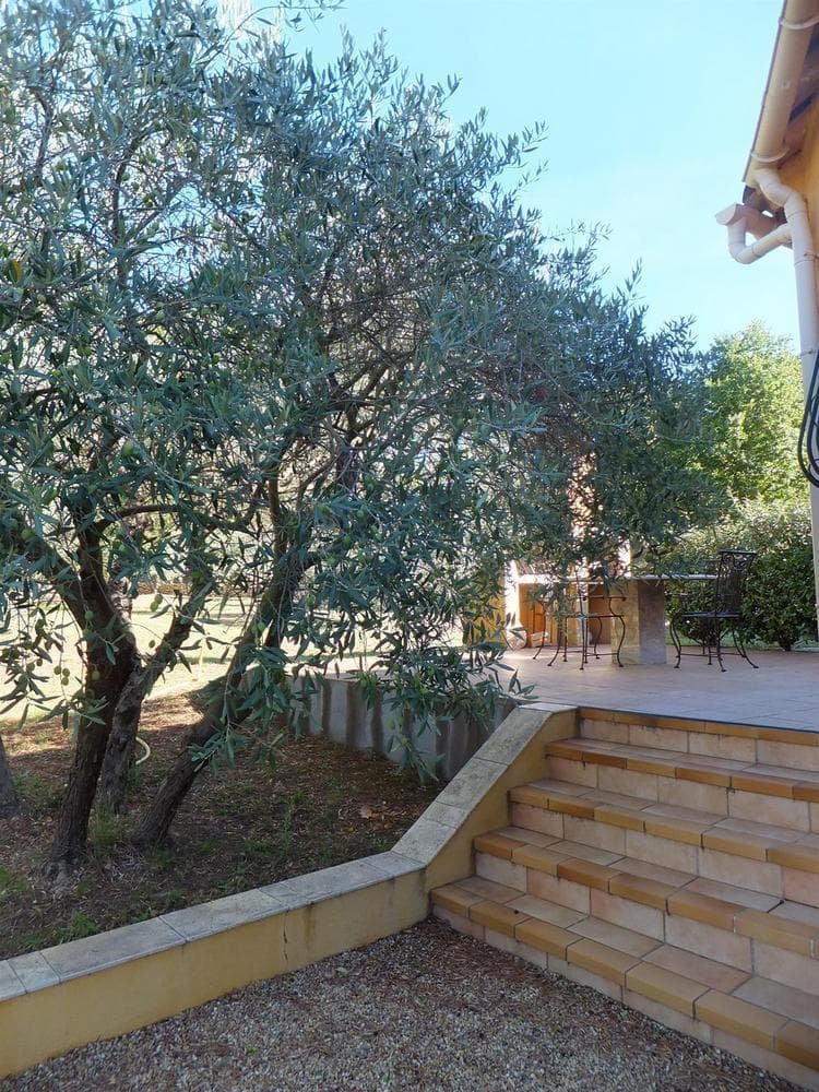Le Clos Des Oliviers et la Tour