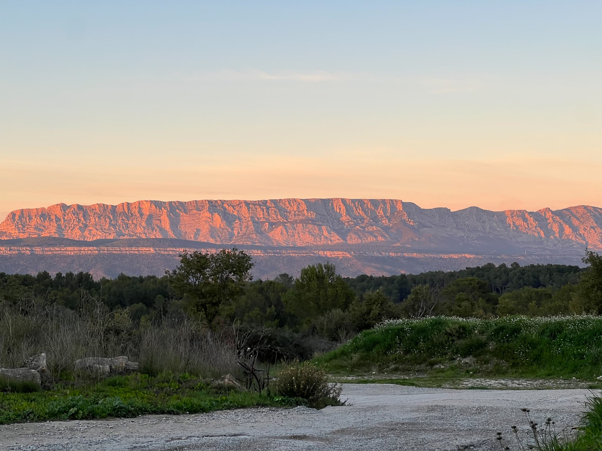 Notre vue sur la Sainte Victoire de l'accueil