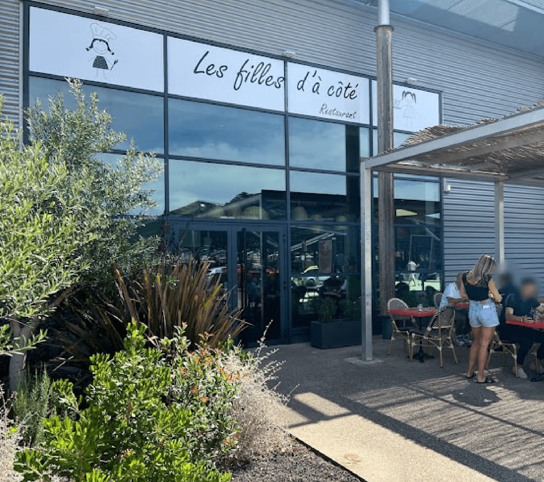 Les files d'à côté Arles