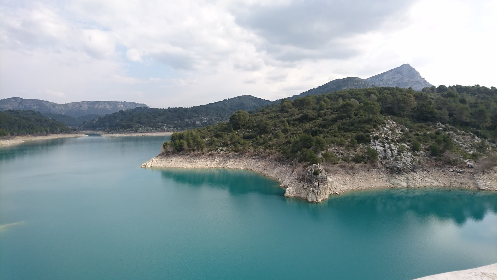 Lac de Bimont, vue du barrage