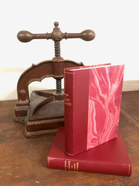 Demi-cuir et papier marbré