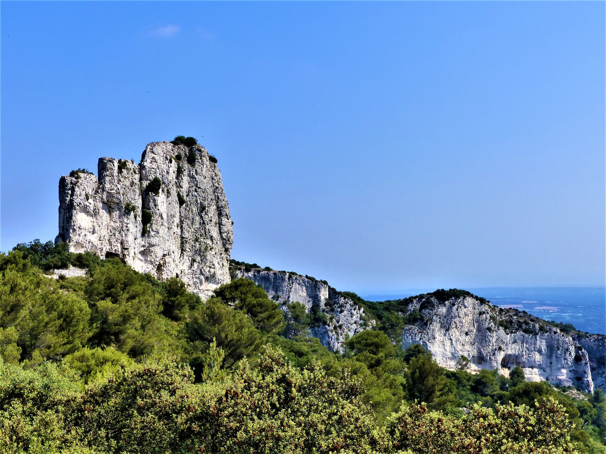 Le rocher des deux trous_Saint-Rémy-de-Provence