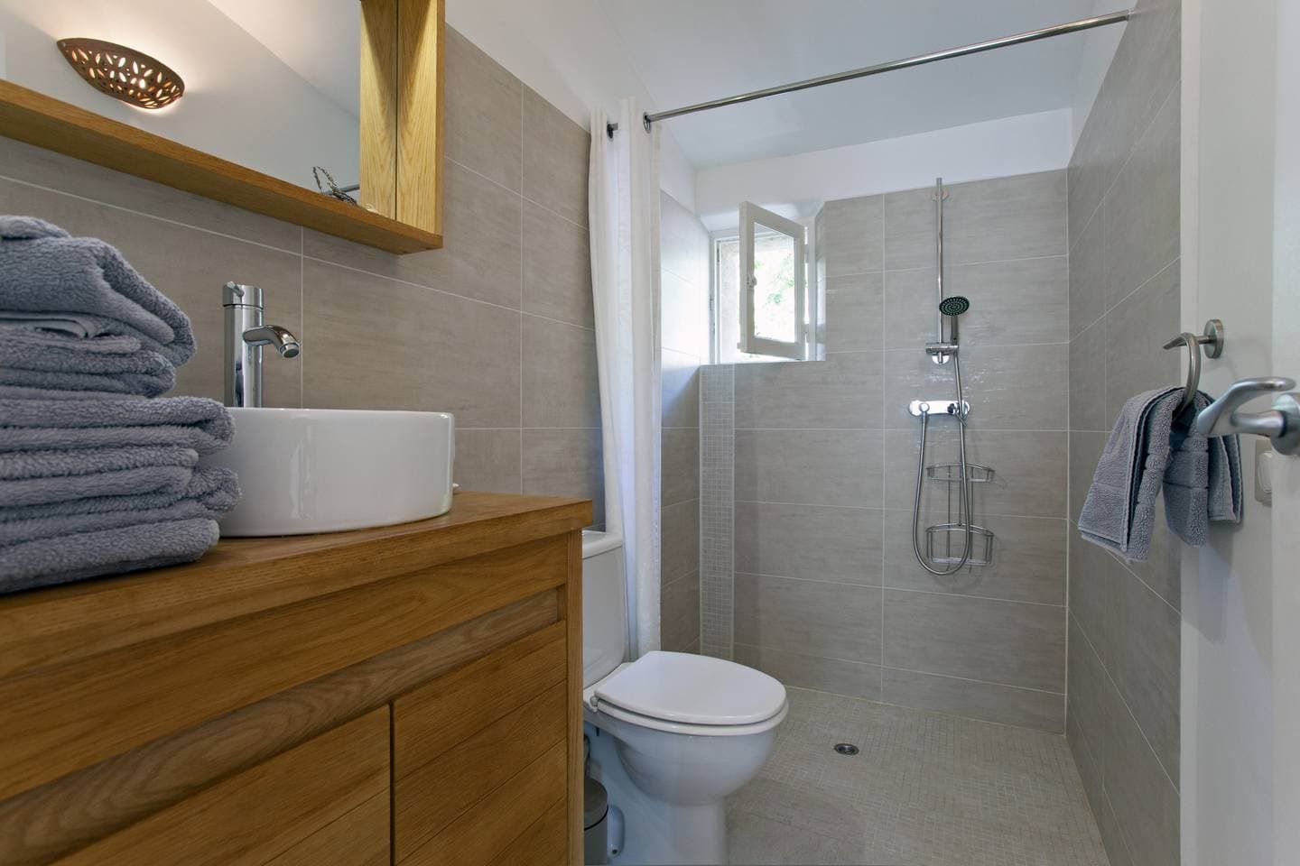 Le Petit Rougadou salle de douche