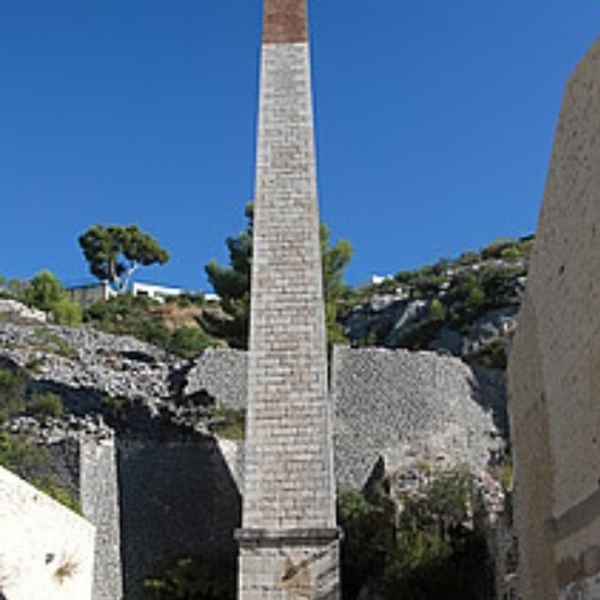 Cheminée de l'usine à fer_Cassis