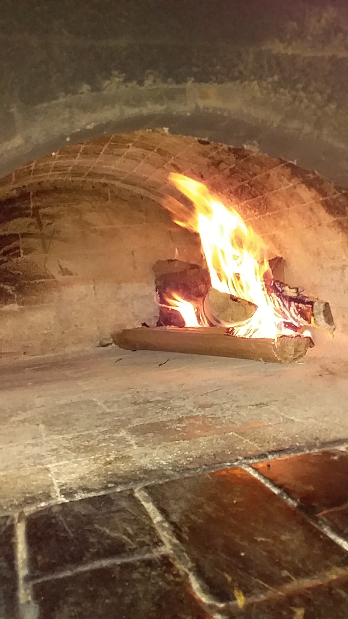 AU FEU DE BOIS