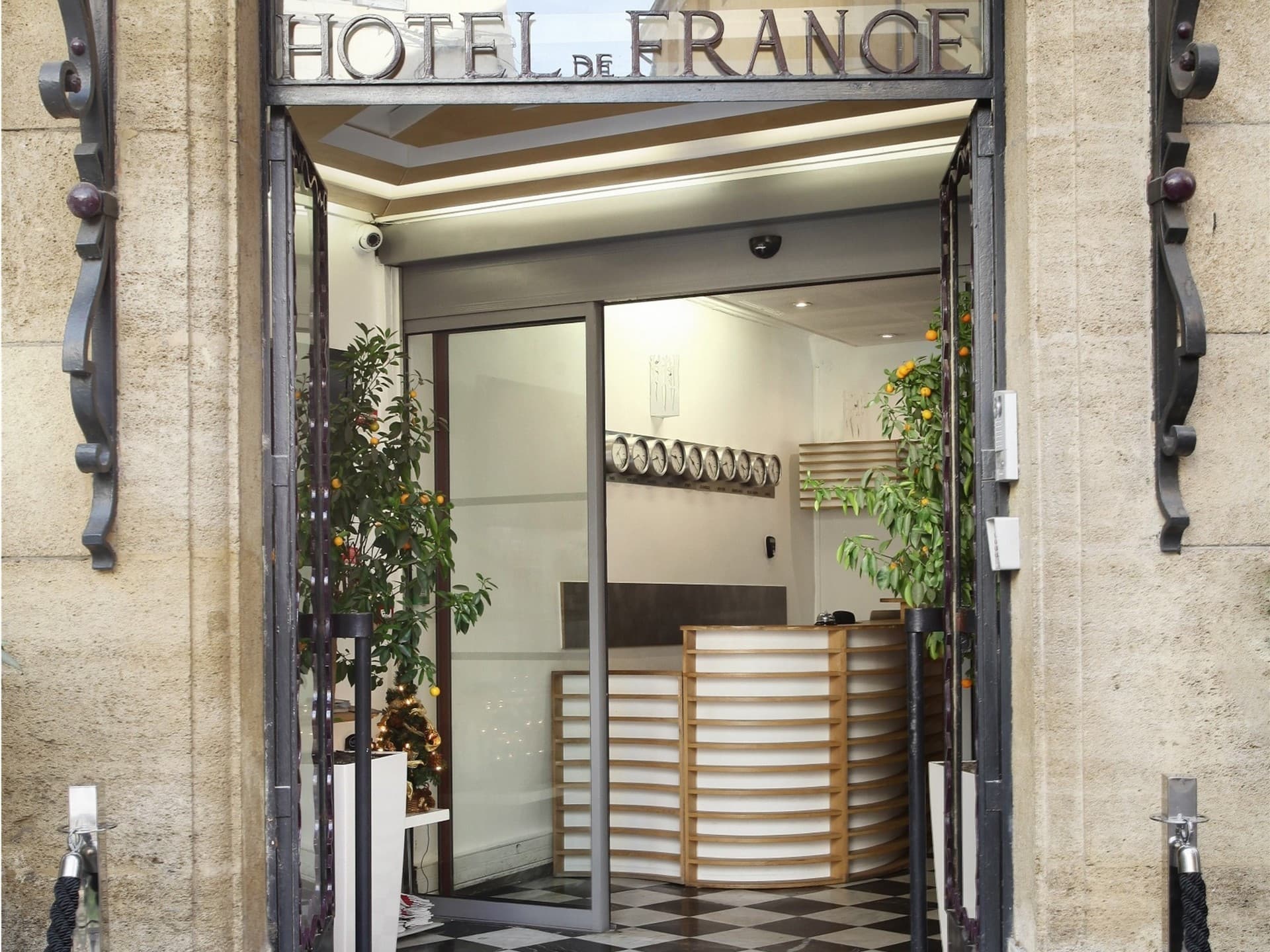 Entrée Hotel de France