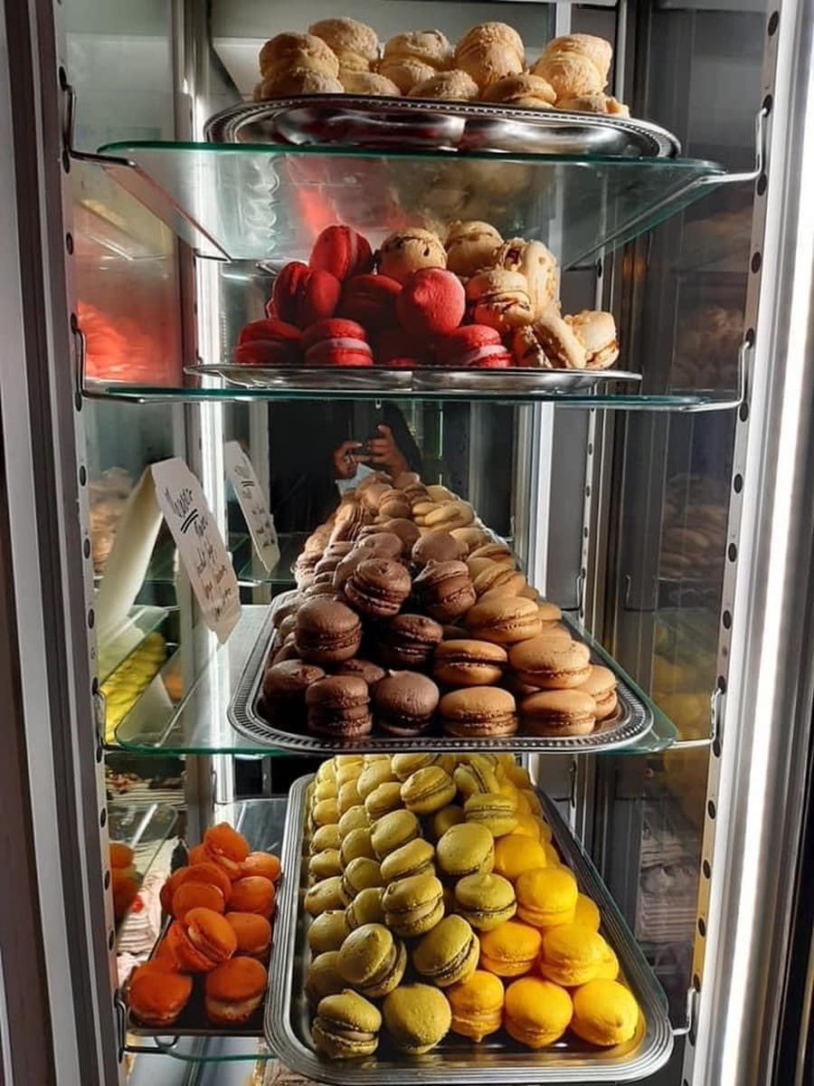 Restaurant le Roma vitrine desserts