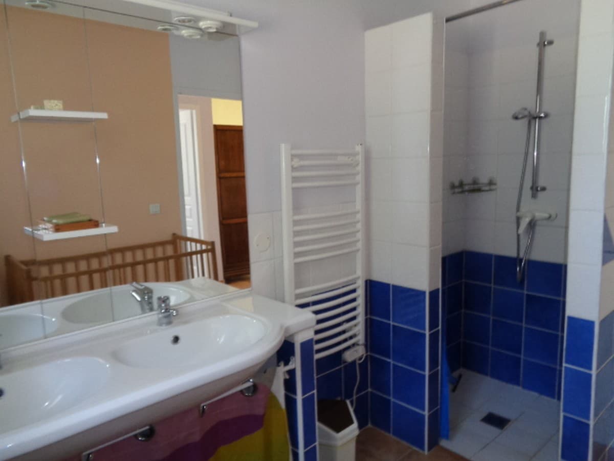 Gite paysan Les Fiolles salle de douche