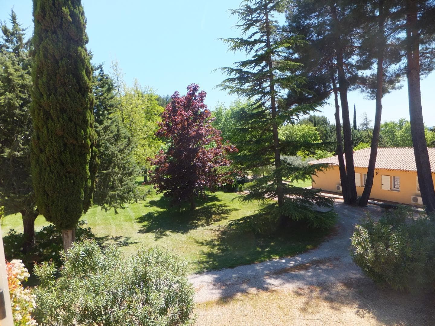 Le Clos Des Oliviers et la Tour