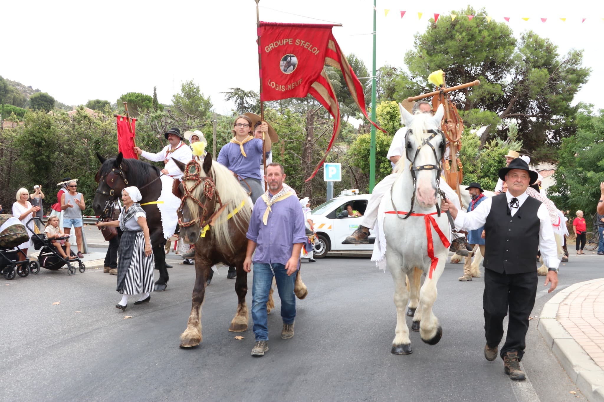 Messe, cavalcade et vente du Gaillardet de la Saint Laurent_Allauch