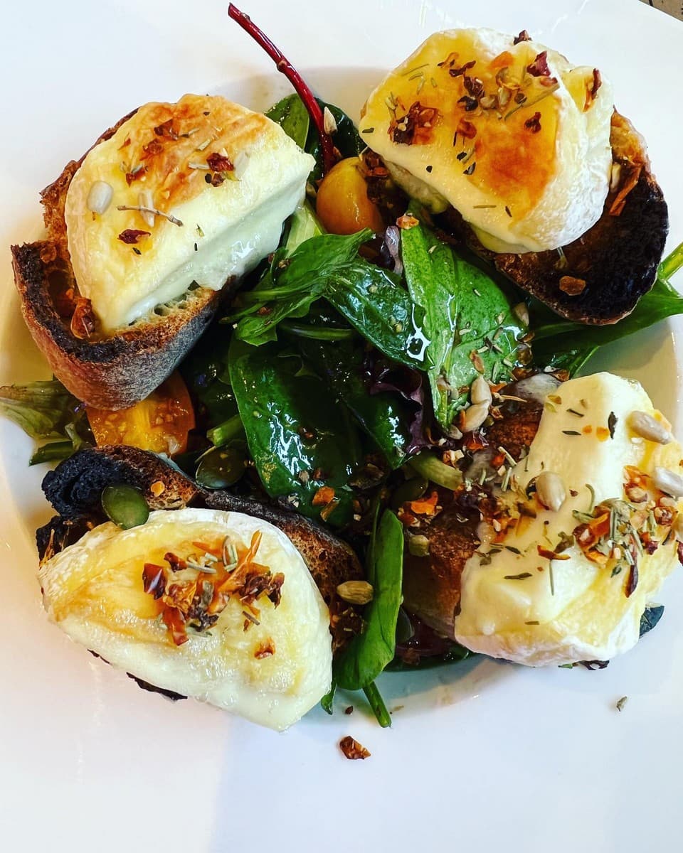 Les Délices de C Line B salade chèvre chaud