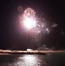 Feu d’artifice et spectacle musical par Chris Remy