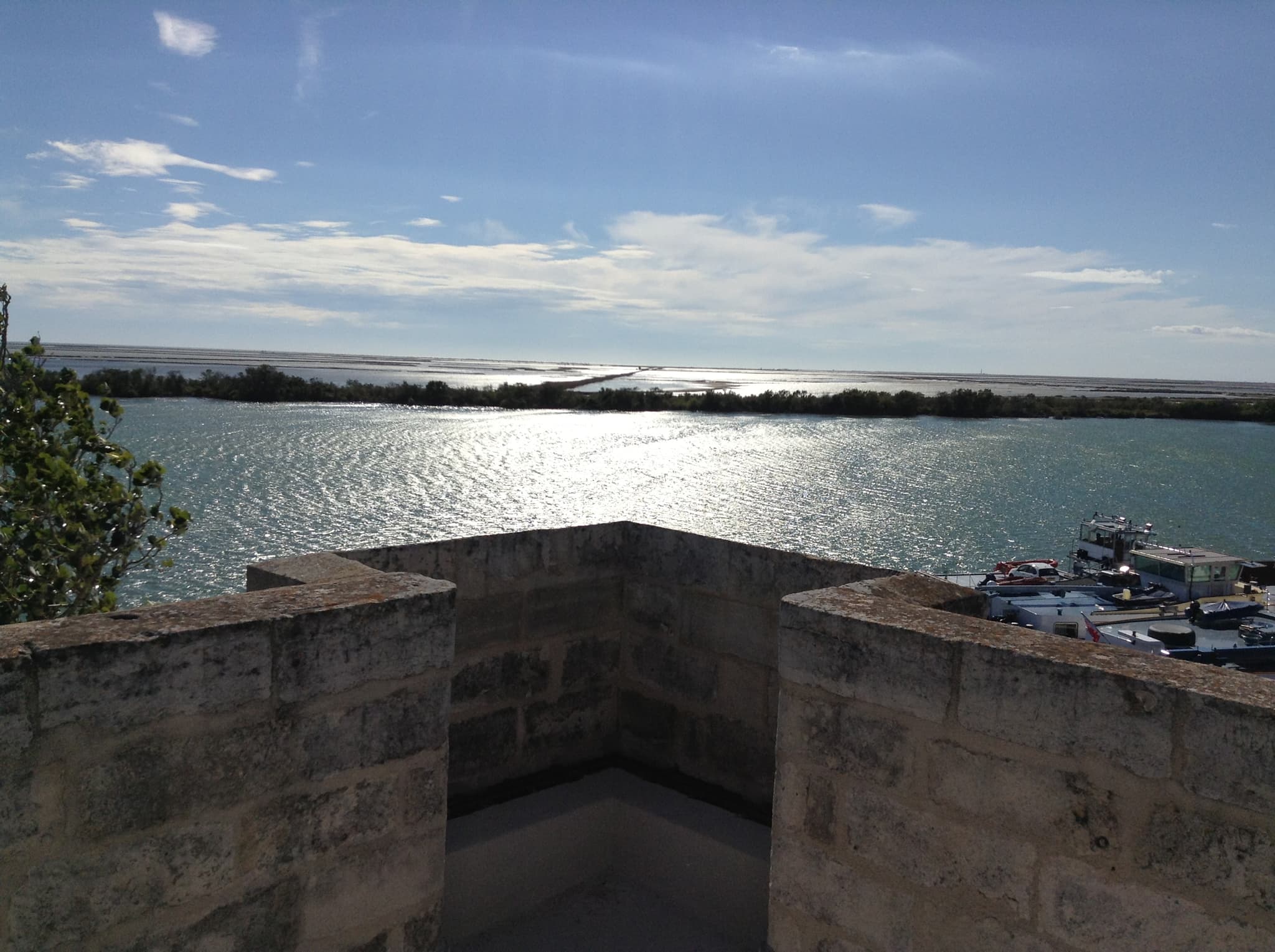 Terrasse vue sur les salins