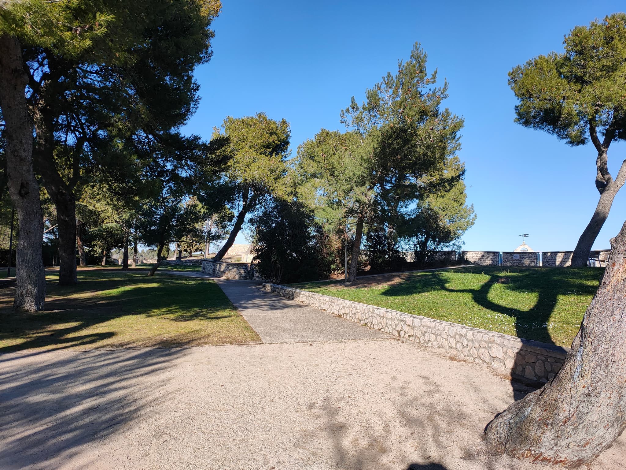 Aire de pique-nique de l'Esplanade_Noves