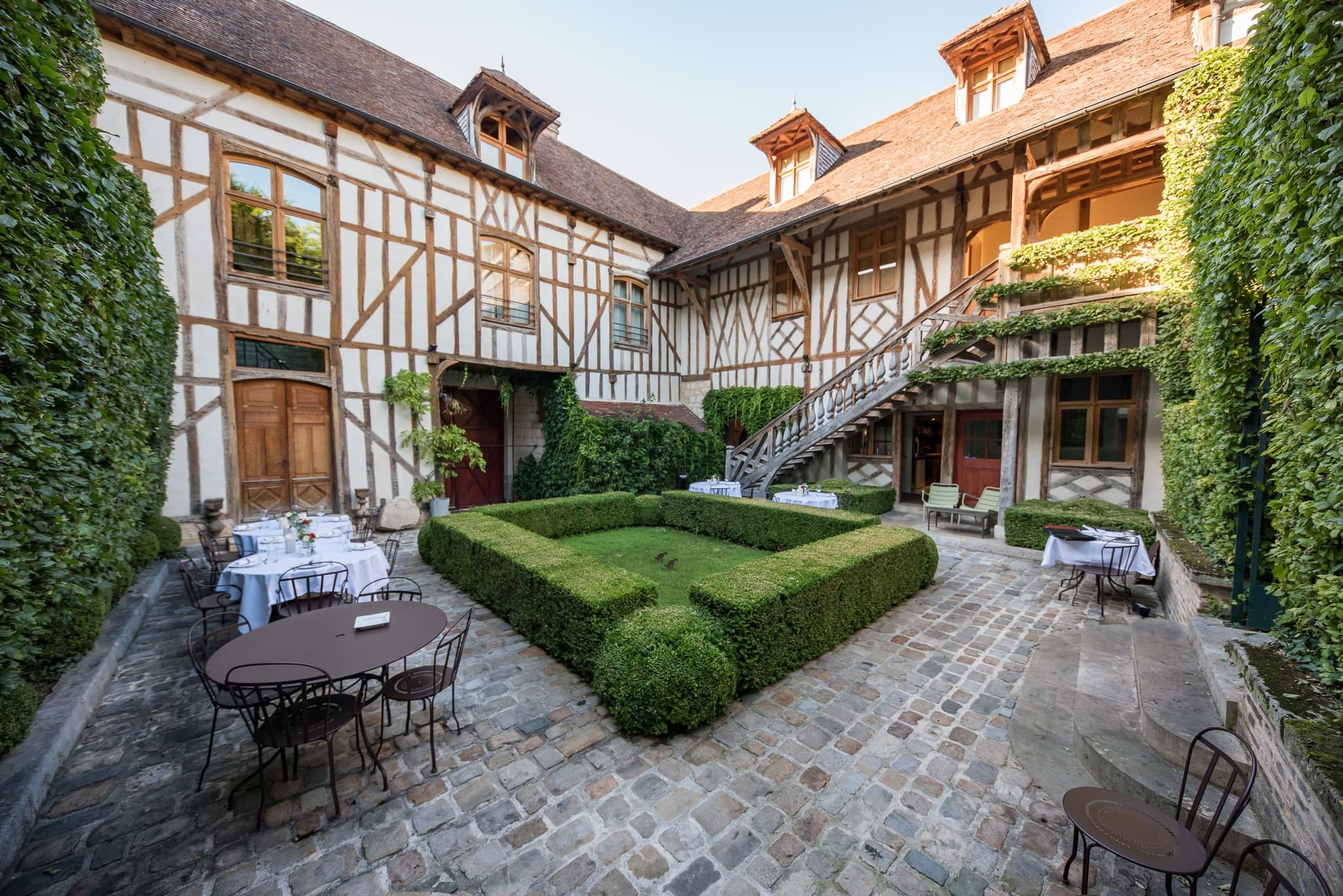 Maison de Rhodes - Cour intérieure.jpg