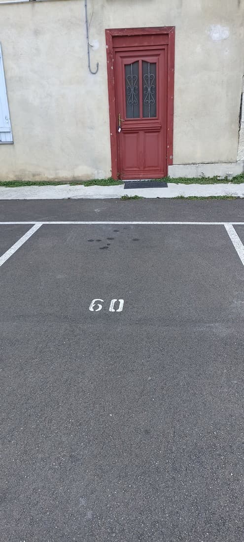 PARKING N°60.jpg
