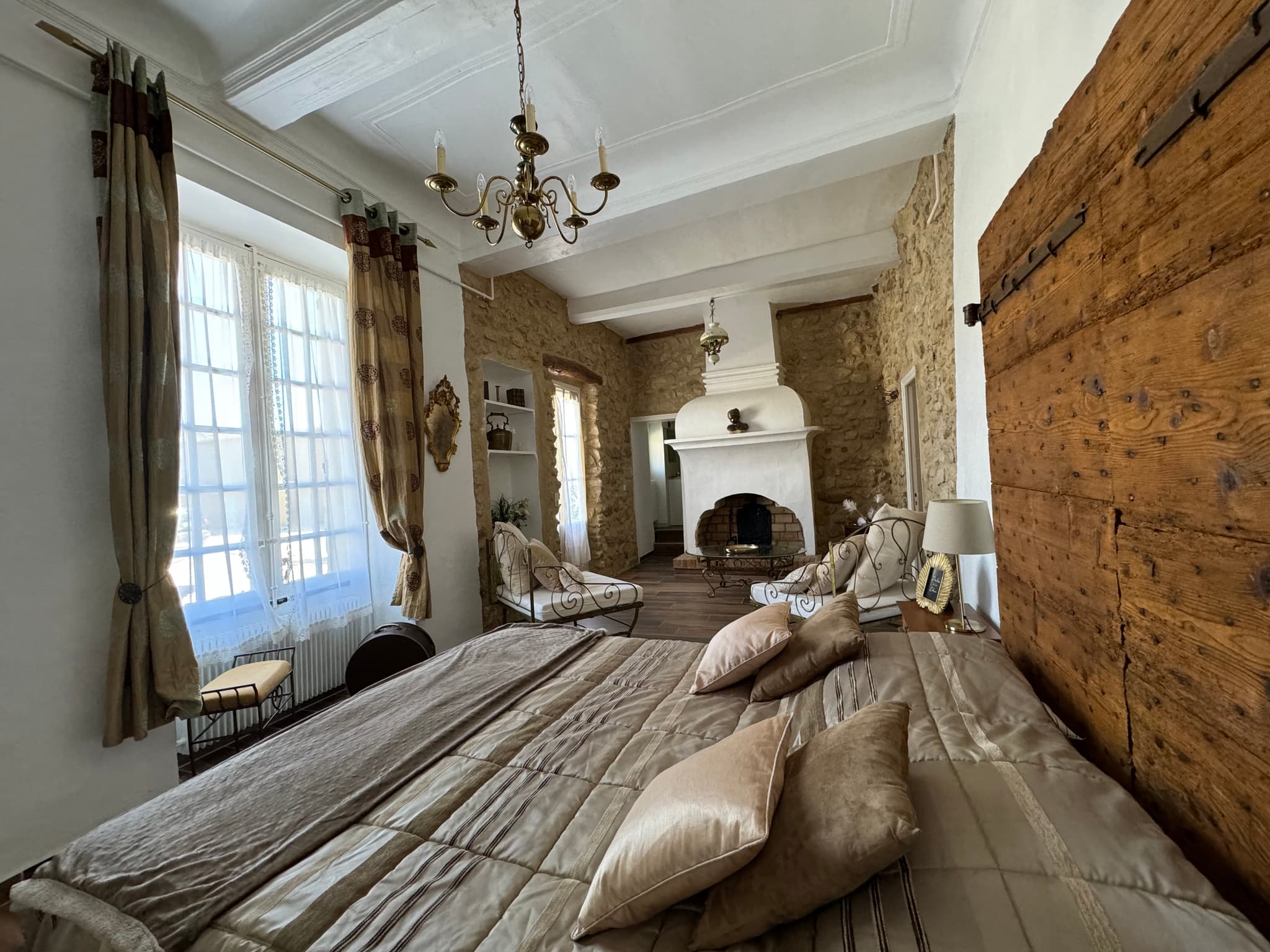 Chambre mariée vue cheminée